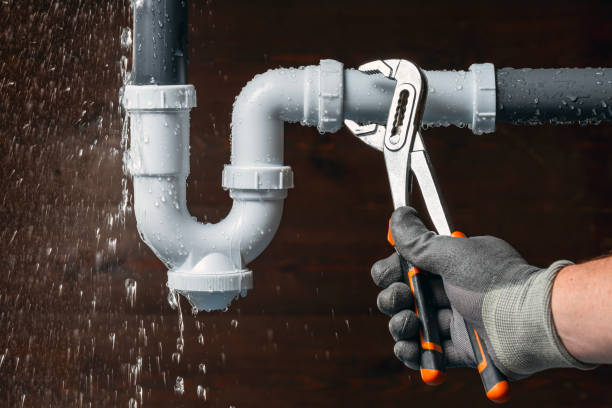 Professional Drain Cleaning technician working in Pomona, MO